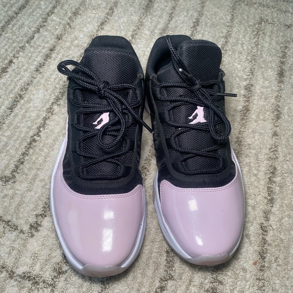 Women’s Air Jordan 11 CMFT Low Black and Lavender Sneakers Size 9 - Picture 4 of 11